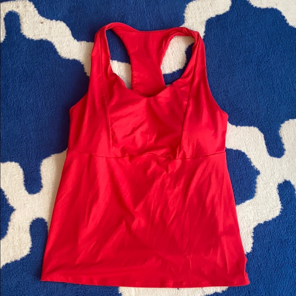 Fabletics Mila built in tank , Color lipstick red